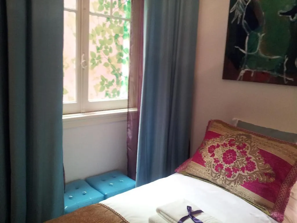 Whatever Art B&B Lisbon